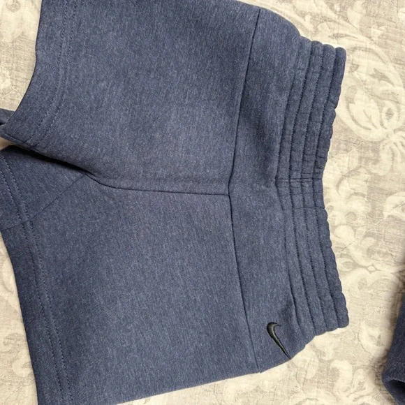 Nike Blue Short Sleeve Tee and shorts set - Picture 8 of 9